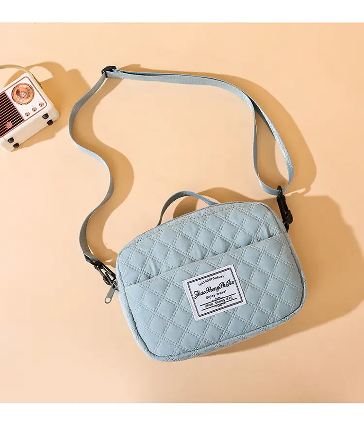 White Quilted Cross-Body Travel Bag Large Capacity — feature 11