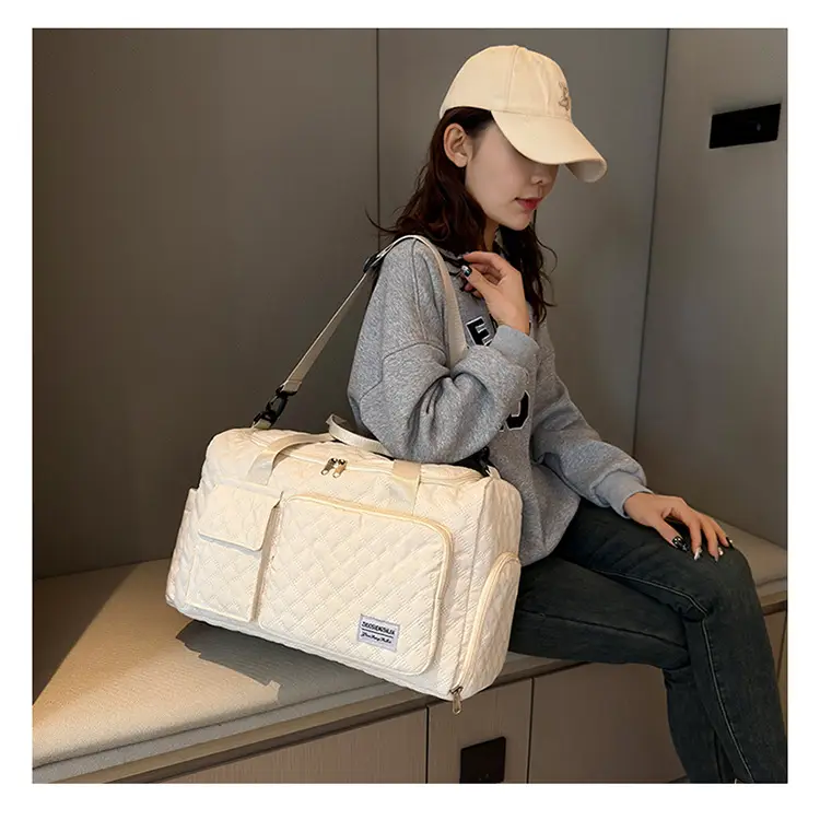 White Quilted Cross-Body Travel Bag Large Capacity — feature 19