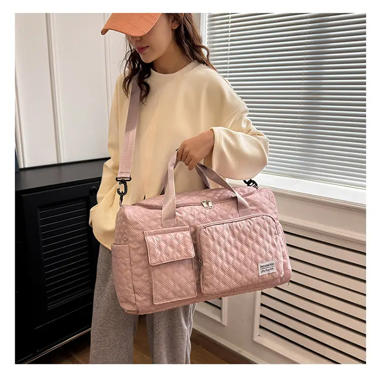 White Quilted Cross-Body Travel Bag Large Capacity — feature 28