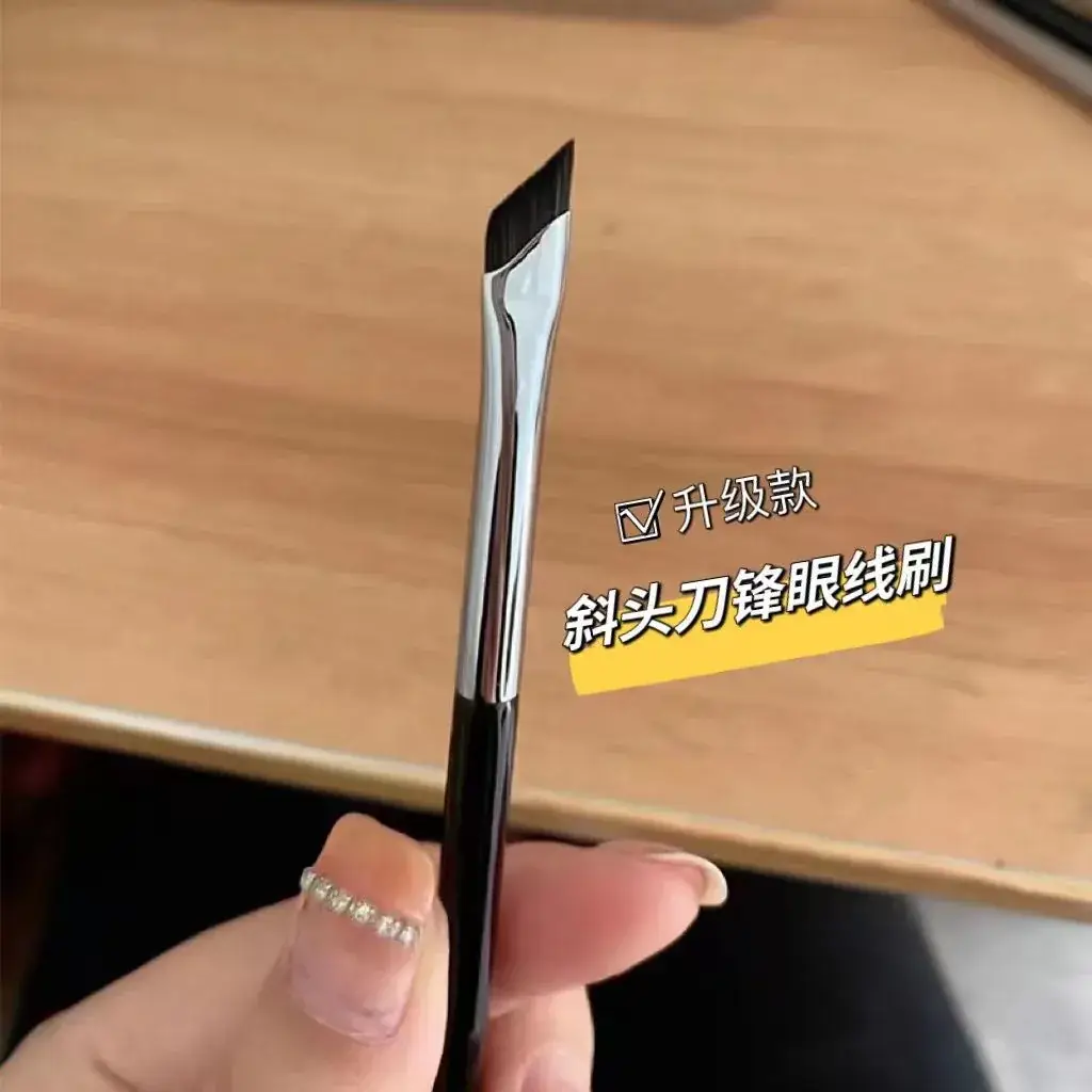 Wholesale Oblique Angle Eyeliner Brush Flat Sickle Blade - Image 8