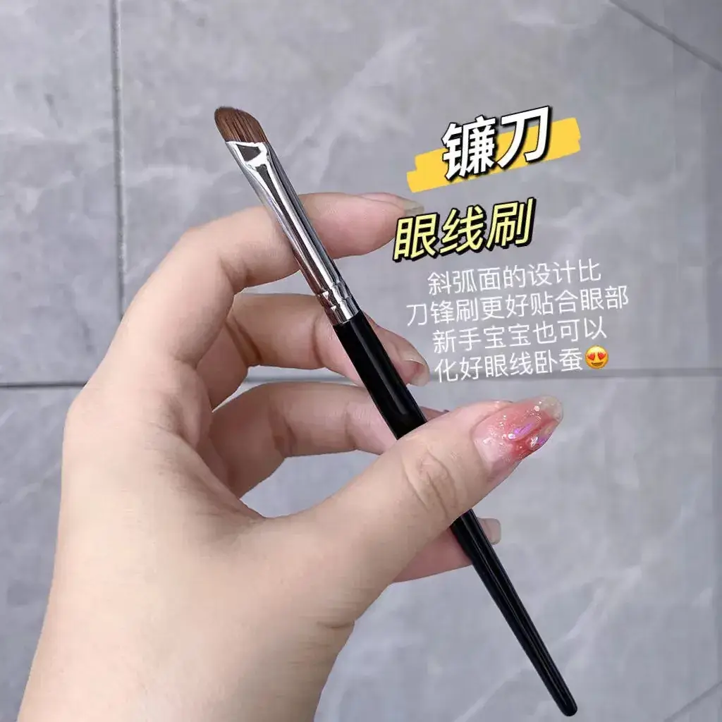Wholesale Oblique Angle Eyeliner Brush Flat Sickle Blade - Image 3