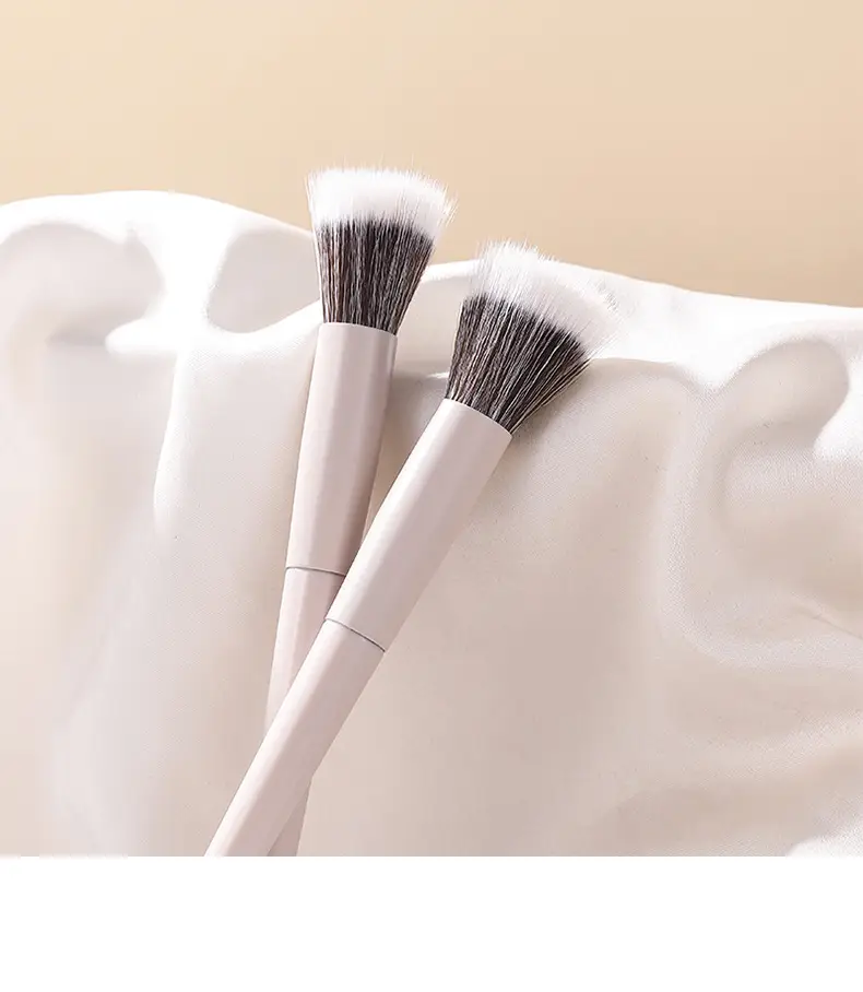 Double Layer Blush Dot Brush for Flawless Blush Application — feature 9