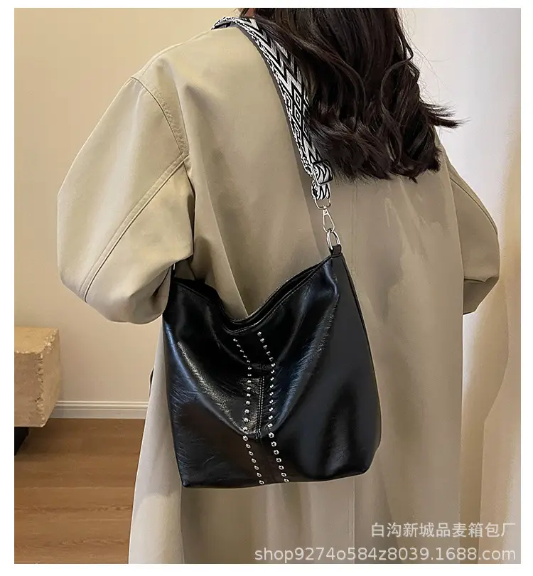 Black Leather Tote Bag with Chain Strap for Women — feature 1