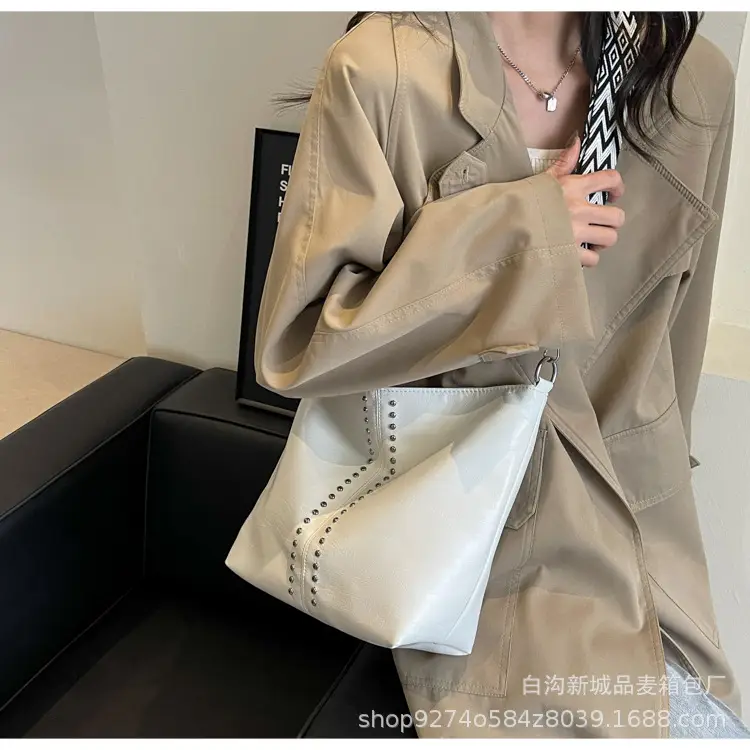 Black Leather Tote Bag with Chain Strap for Women — feature 13