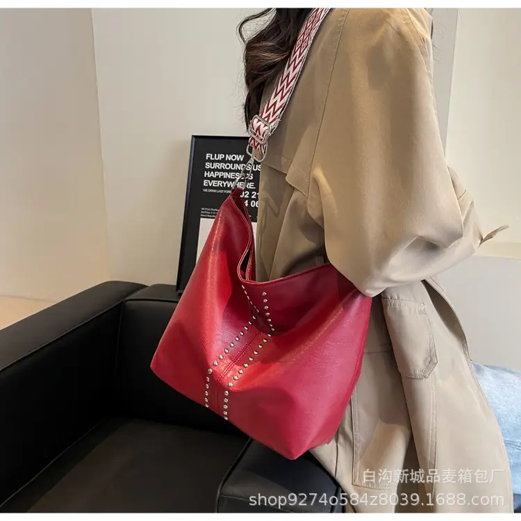 Black Leather Tote Bag with Chain Strap for Women — feature 16