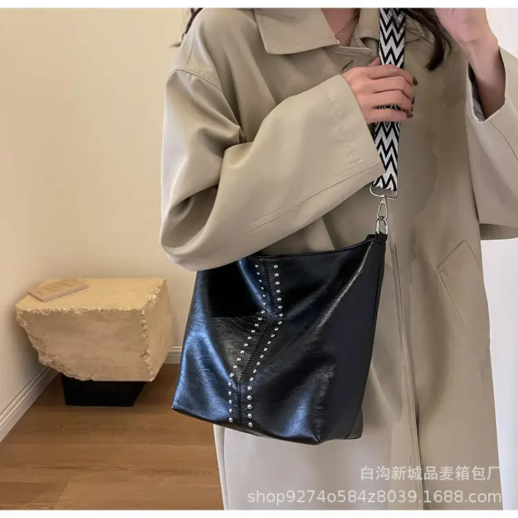 Black Leather Tote Bag with Chain Strap for Women — feature 20