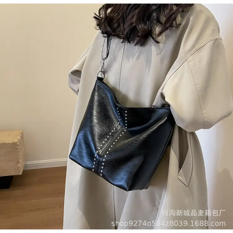 Black Leather Tote Bag with Chain Strap for Women — feature 21