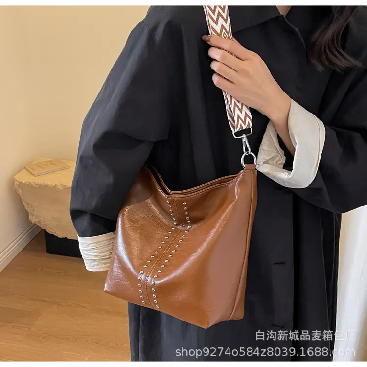 Black Leather Tote Bag with Chain Strap for Women — feature 22