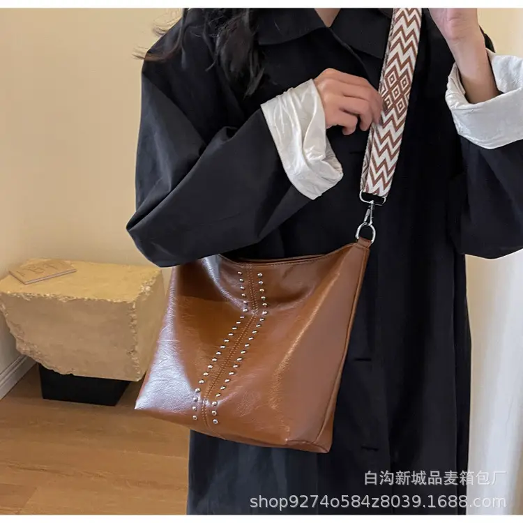 Black Leather Tote Bag with Chain Strap for Women — feature 23