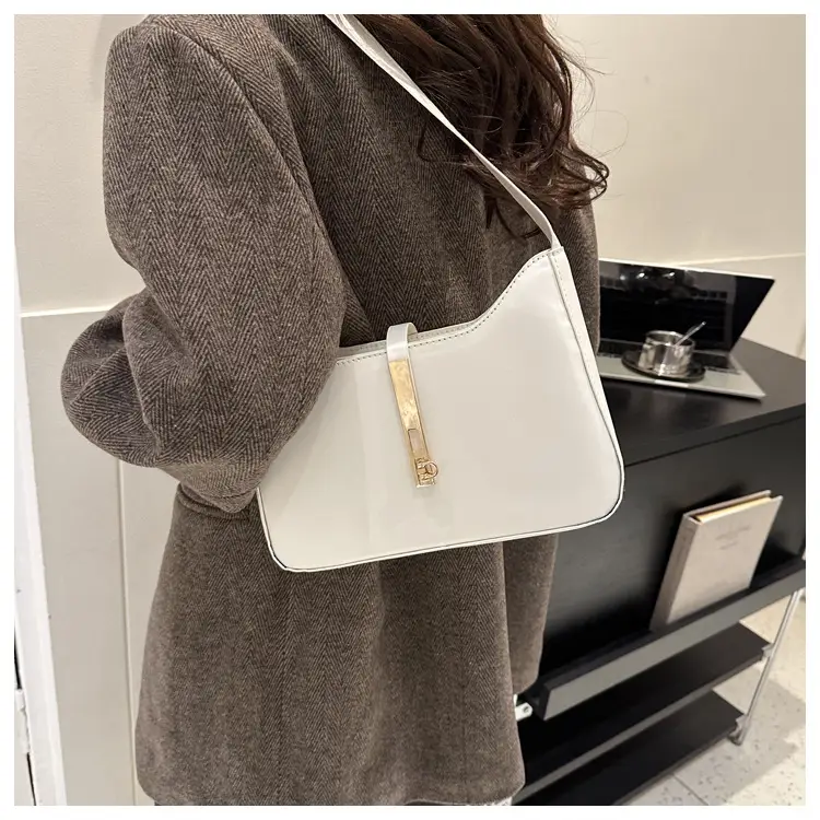 Brown Leather Shoulder Bag with Gold Chain for Women — feature 15