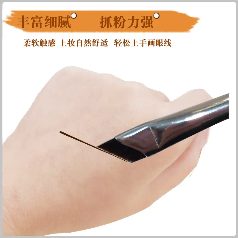 Beveled Eyeliner Brush for Precision Eye Makeup — feature 3