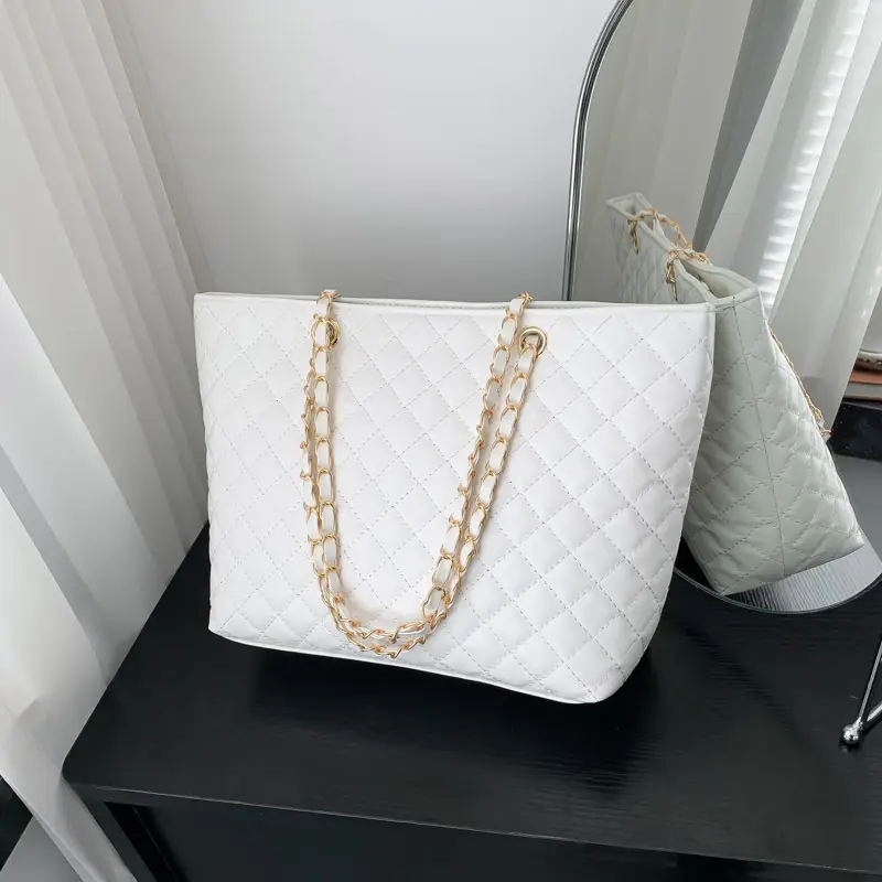 Black Rhombic Chain Shoulder Bag for Women