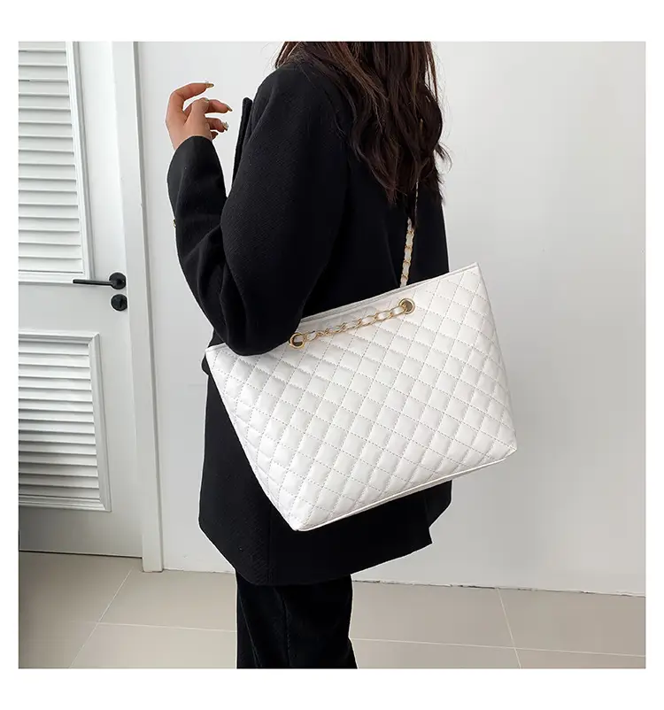 Black Rhombic Chain Shoulder Bag for Women — feature 10