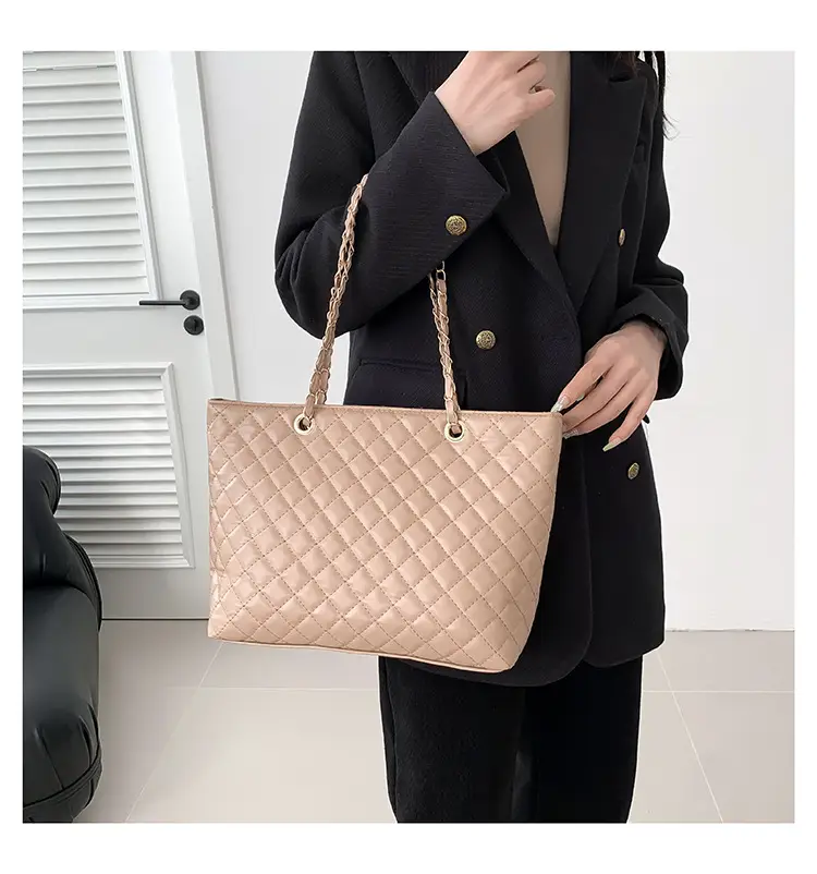 Black Rhombic Chain Shoulder Bag for Women — feature 11