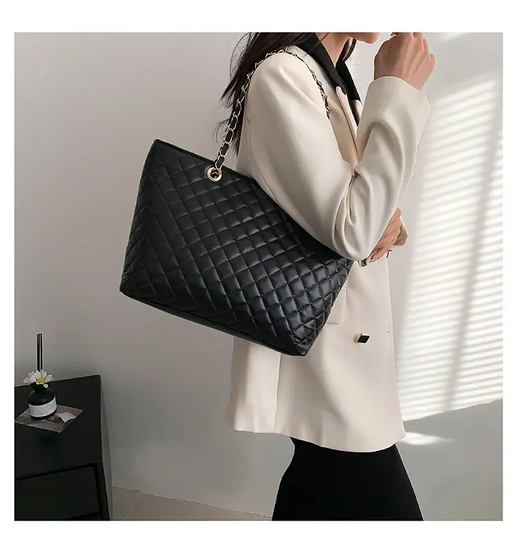 Black Rhombic Chain Shoulder Bag for Women — feature 14
