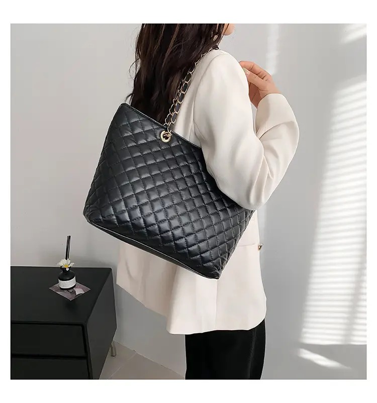 Black Rhombic Chain Shoulder Bag for Women — feature 15