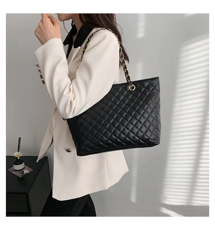 Black Rhombic Chain Shoulder Bag for Women — feature 16