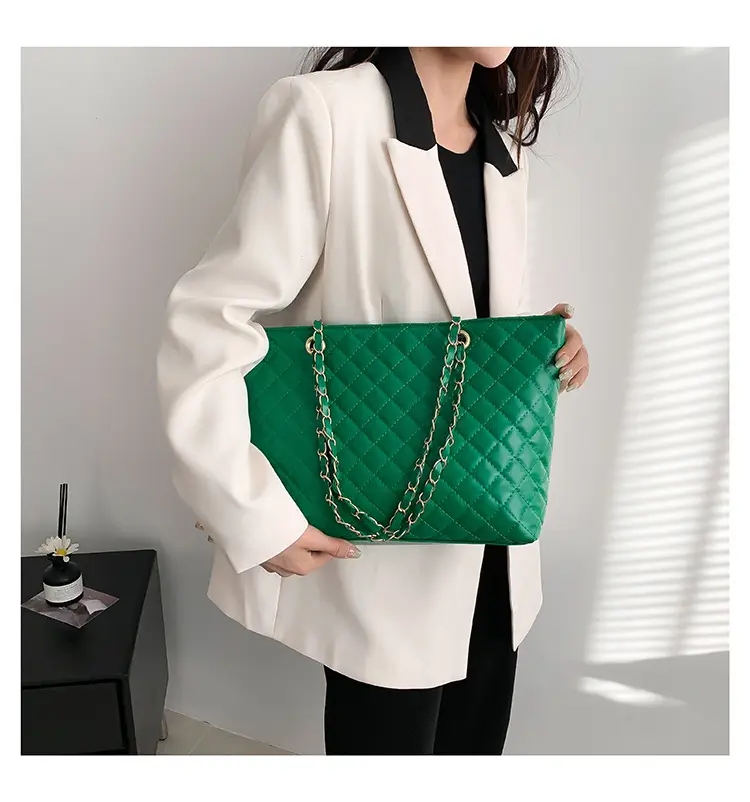 Black Rhombic Chain Shoulder Bag for Women — feature 19