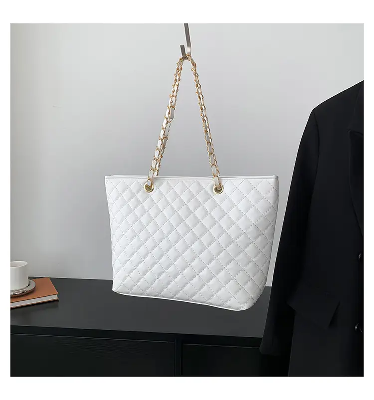 Black Rhombic Chain Shoulder Bag for Women — feature 24
