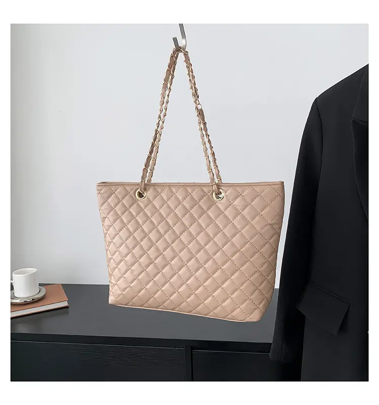 Black Rhombic Chain Shoulder Bag for Women — feature 25