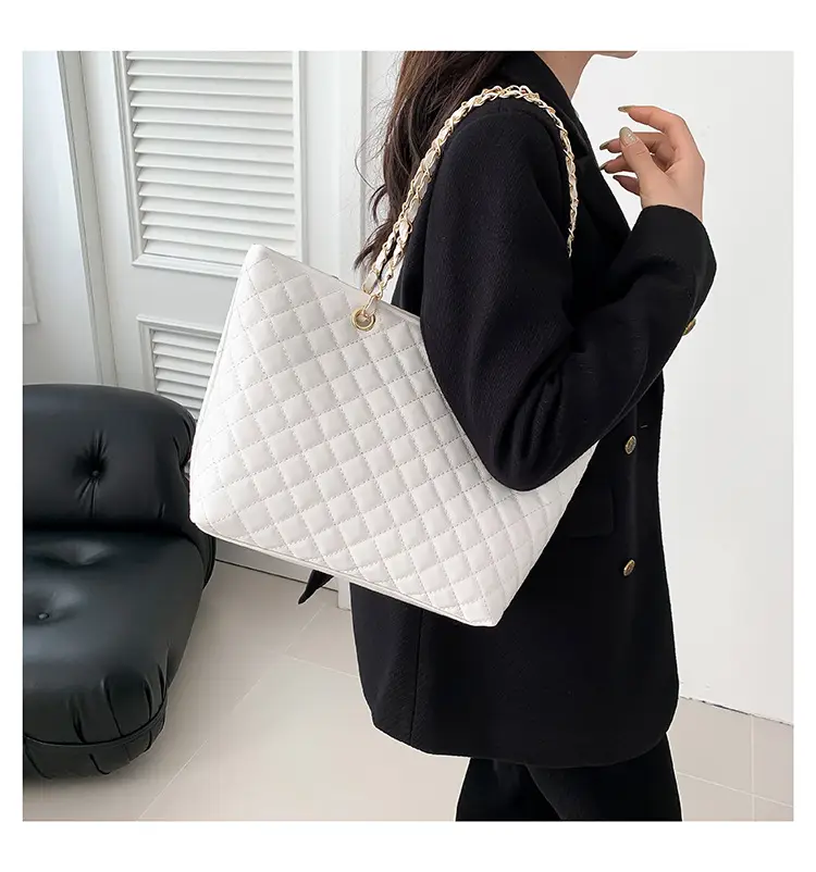 Black Rhombic Chain Shoulder Bag for Women — feature 8