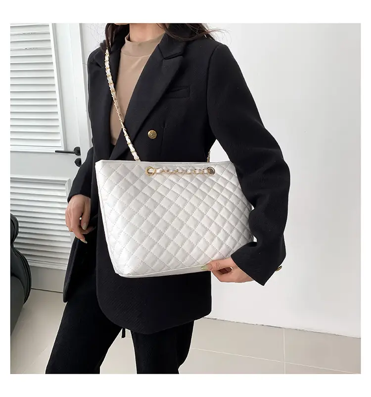 Black Rhombic Chain Shoulder Bag for Women — feature 9