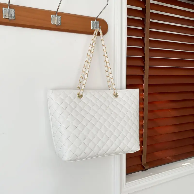 Black Rhombic Chain Shoulder Bag for Women