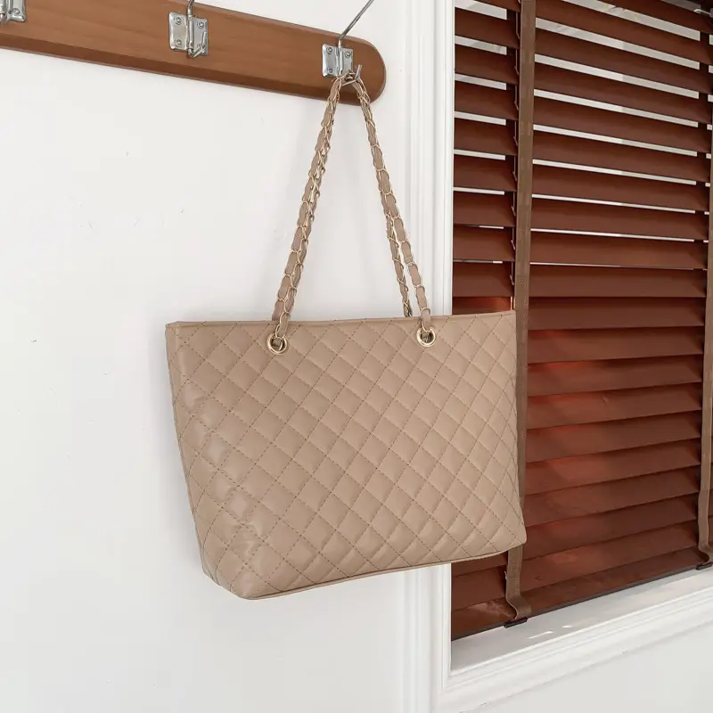 Black Rhombic Chain Shoulder Bag for Women