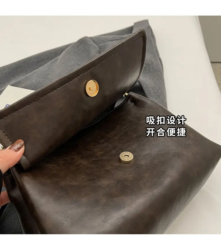 Women's Textured Chain Shoulder Bag Brown 2023 — feature 14