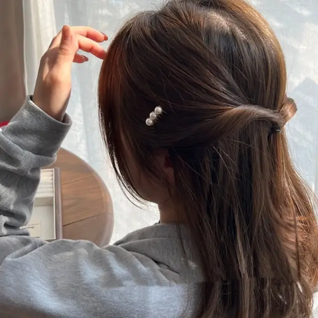 Natural Pearl Hairpin Comb for Bangs & Top Inverted Style - Image 5
