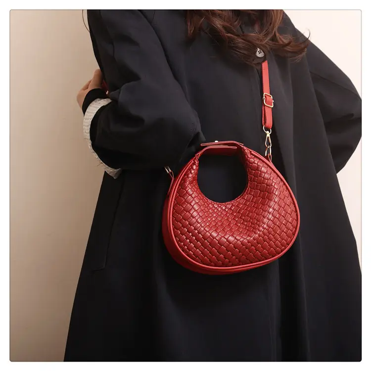 2023 Winter Women's Retro Shoulder Messenger Bag — feature 15