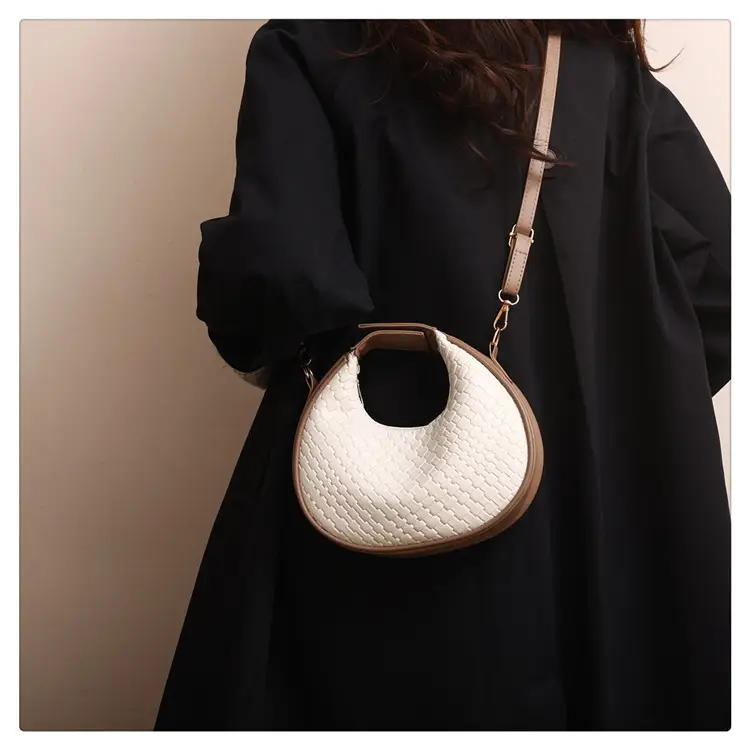 2023 Winter Women's Retro Shoulder Messenger Bag — feature 17