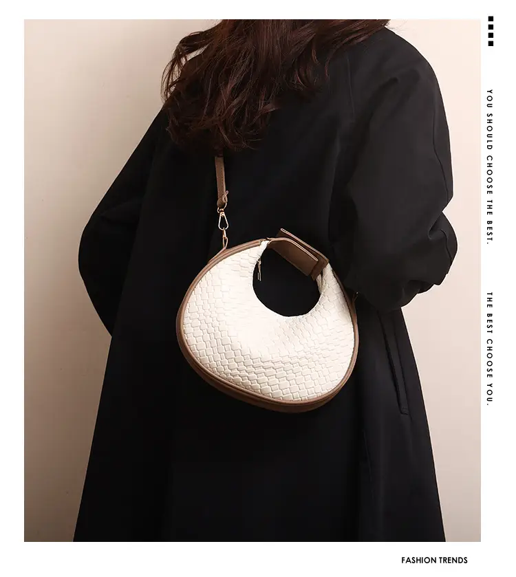 2023 Winter Women's Retro Shoulder Messenger Bag — feature 2