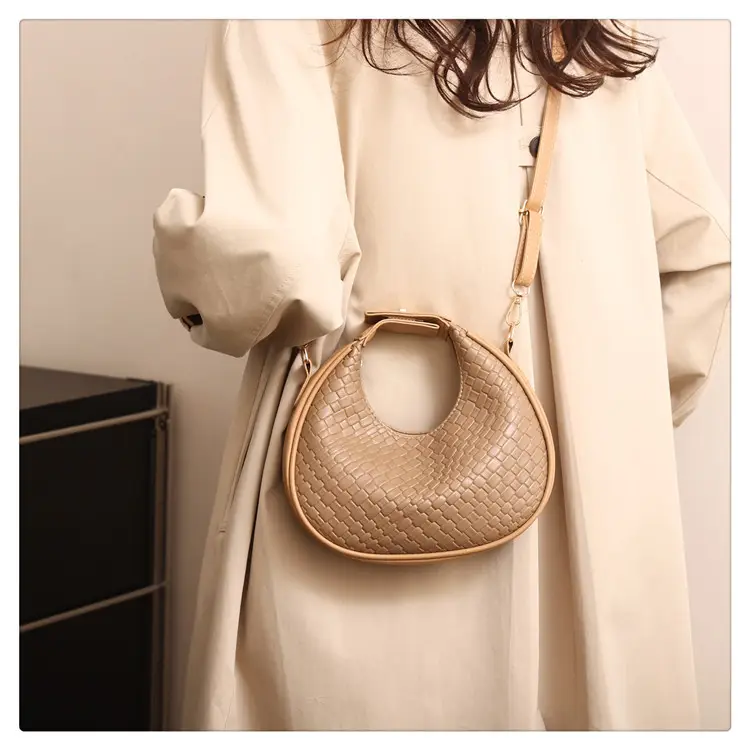 2023 Winter Women's Retro Shoulder Messenger Bag — feature 23