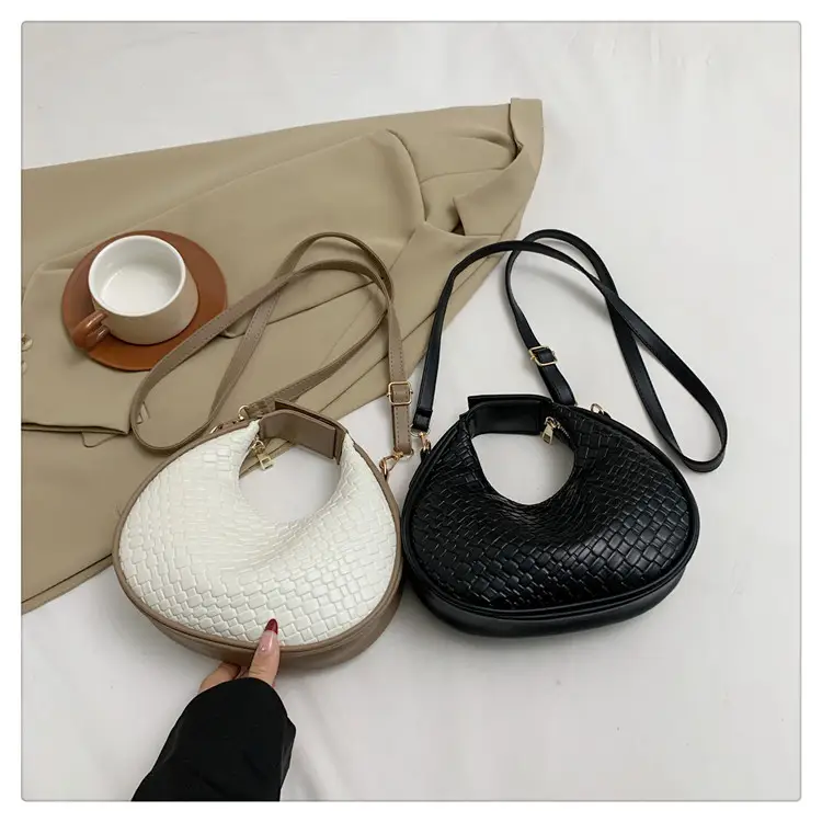 2023 Winter Women's Retro Shoulder Messenger Bag — feature 39
