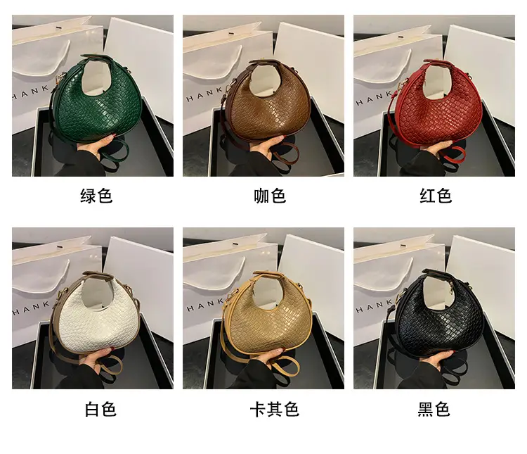 2023 Winter Women's Retro Shoulder Messenger Bag — feature 5