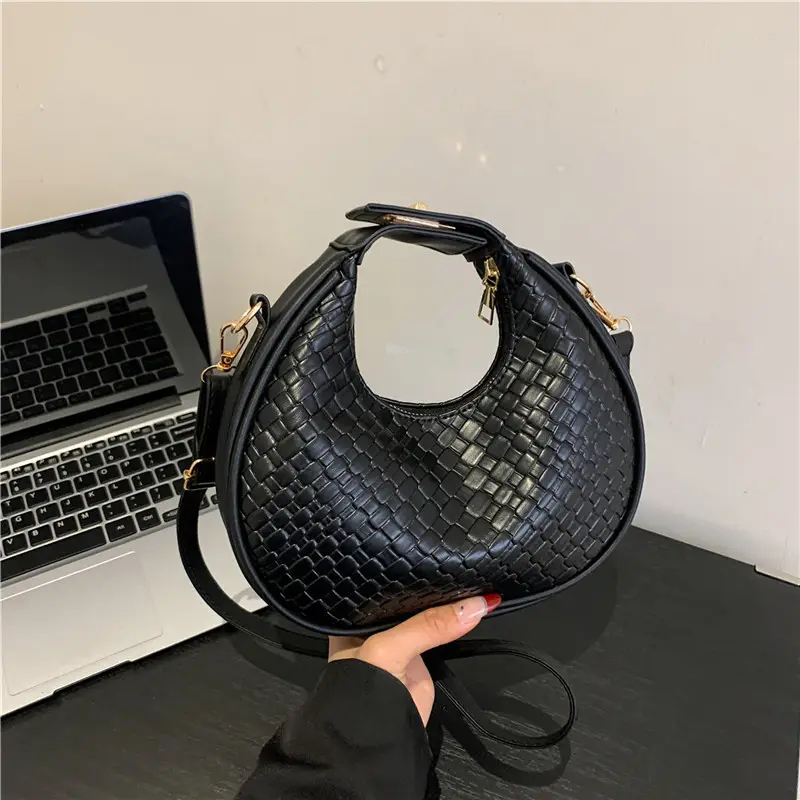 2023 Winter Women's Retro Shoulder Messenger Bag - Image 4