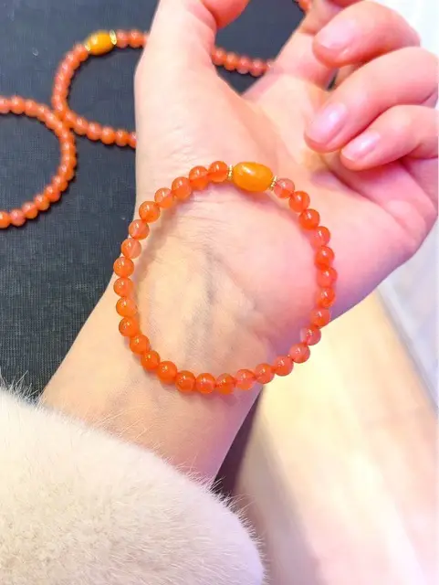 Natural South Red Agate Bracelet 6mm Cherry Red — feature 1