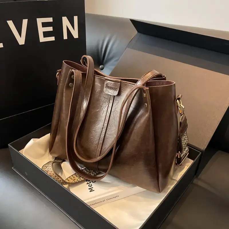 Black Leather Shoulder Bag for Women Winter 2026 - Image 5