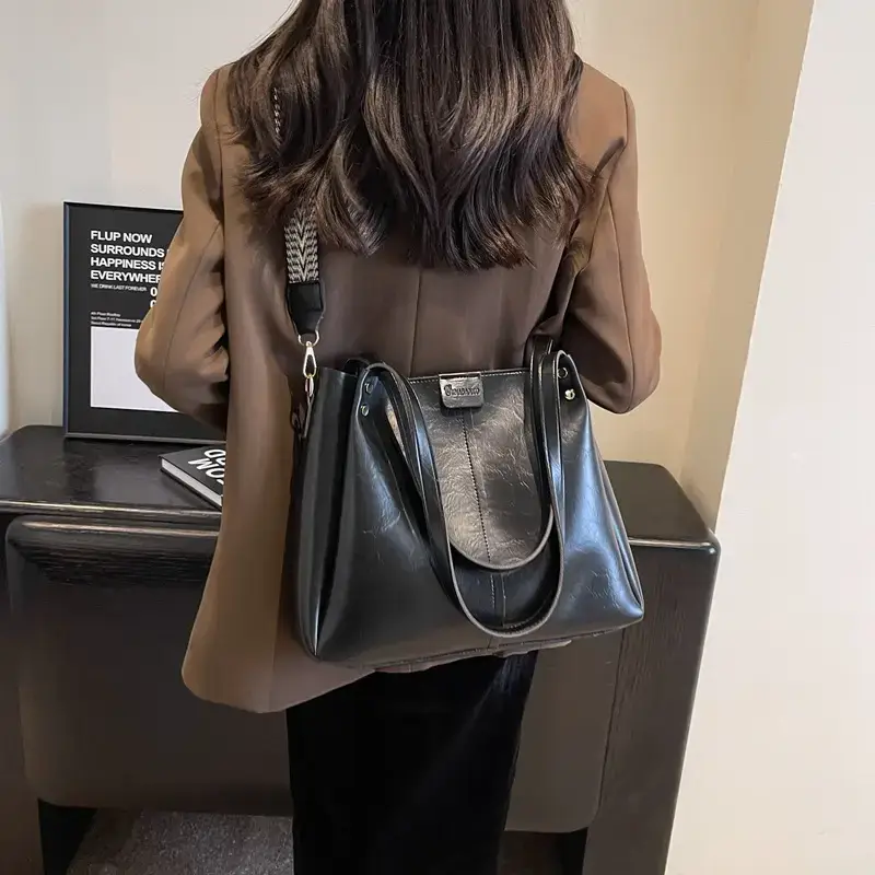 Black Leather Shoulder Bag for Women Winter 2026 - Image 7