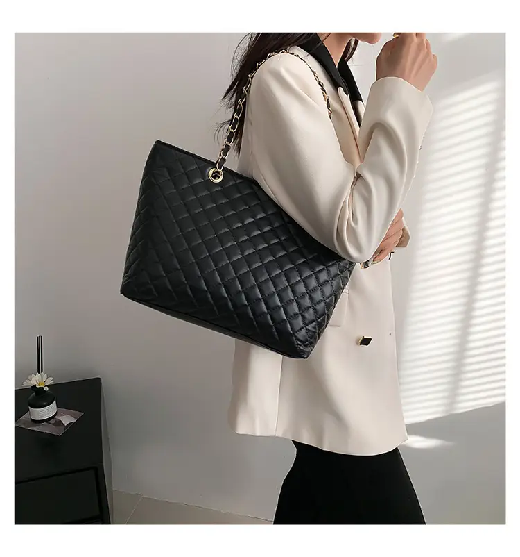 Korean Style Rhombic Chain Shoulder Bag for Women — feature 8
