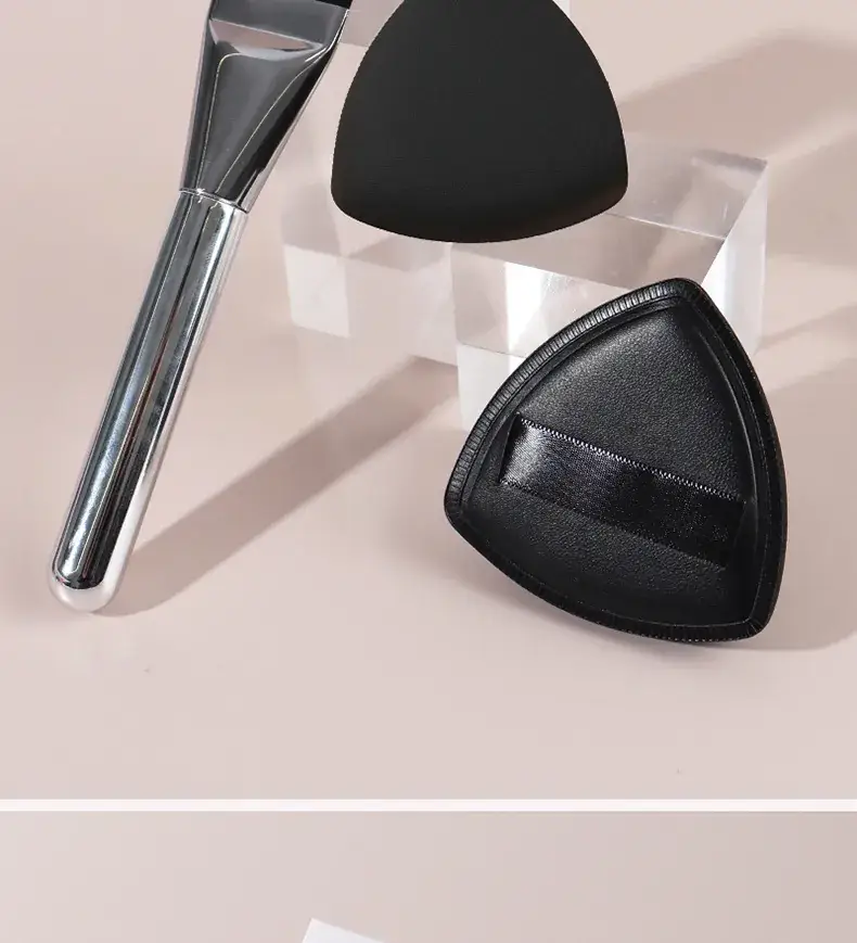 Three-In-One Makeup Brush Set for Liquid Foundation — feature 12