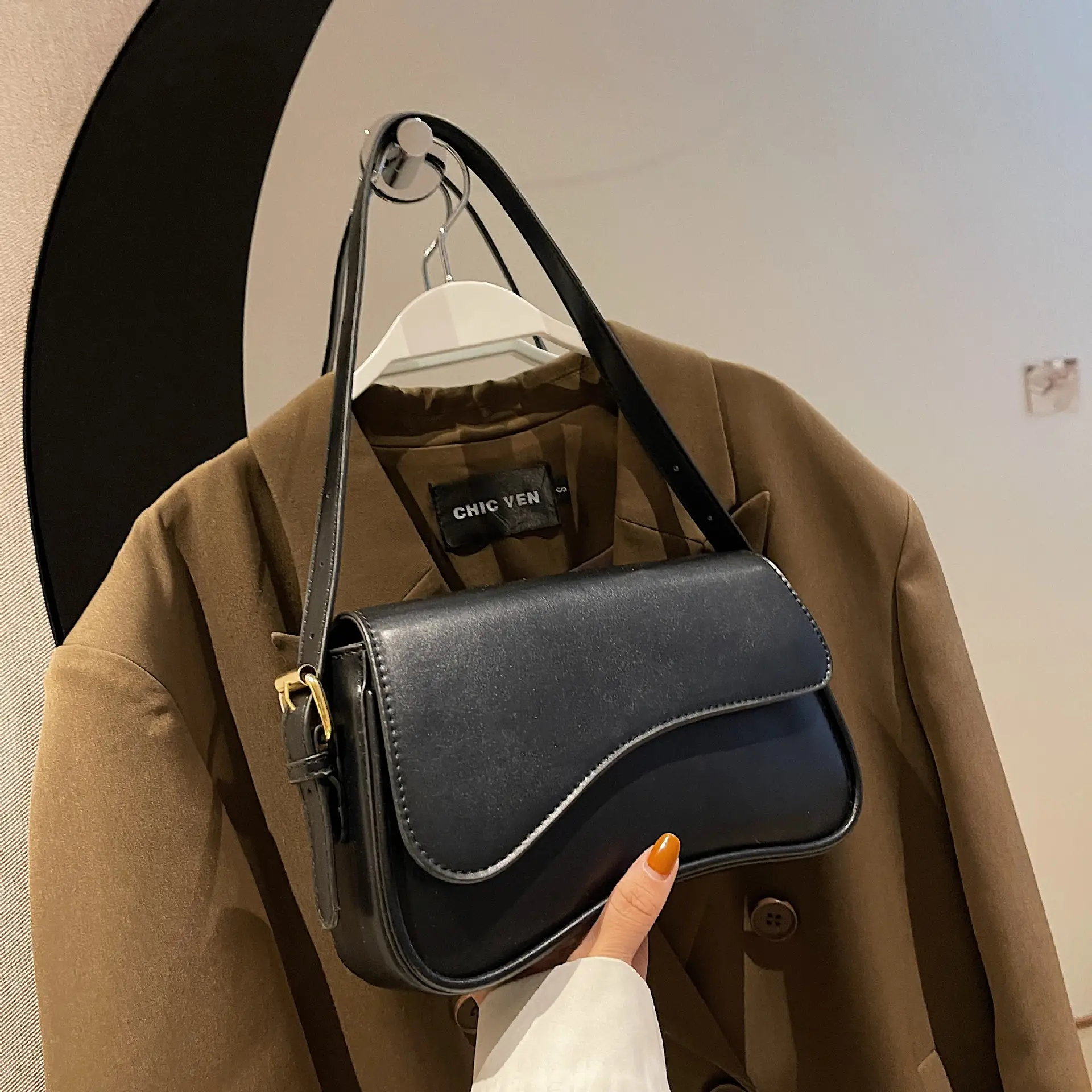 Red Magnetic Buckle Shoulder Bag for Women — feature 10