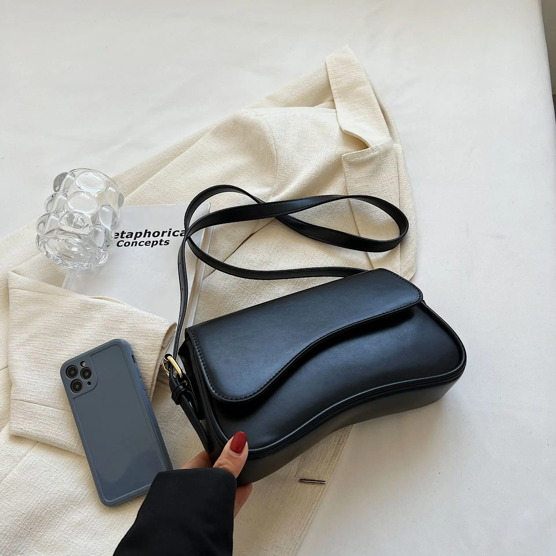 Red Magnetic Buckle Shoulder Bag for Women — feature 14