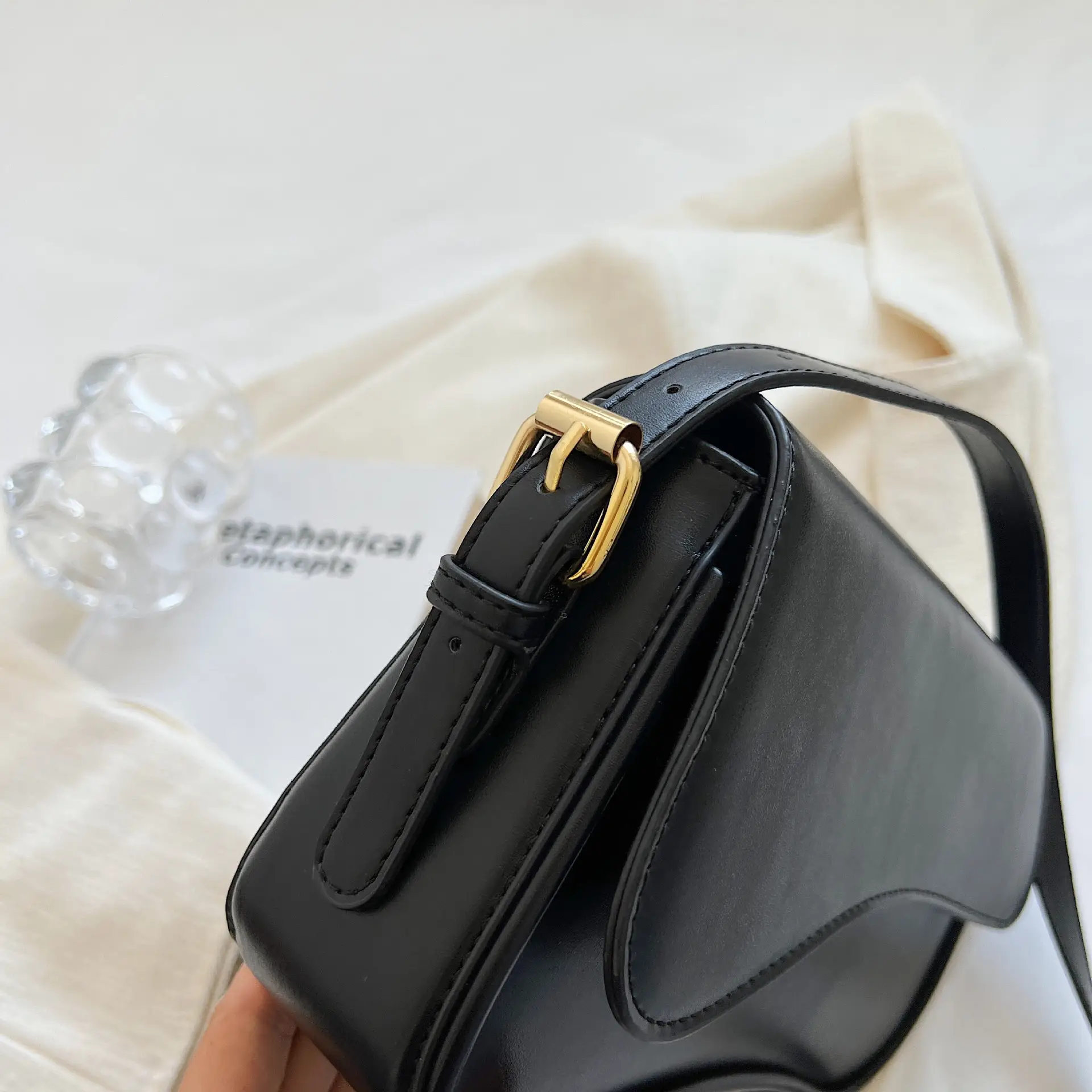 Red Magnetic Buckle Shoulder Bag for Women — feature 15