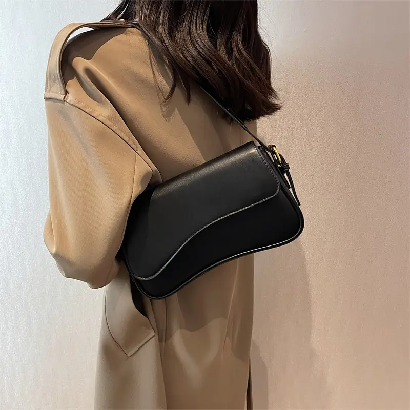 Red Magnetic Buckle Shoulder Bag for Women — feature 2