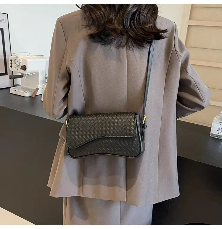 Red Magnetic Buckle Shoulder Bag for Women — feature 25