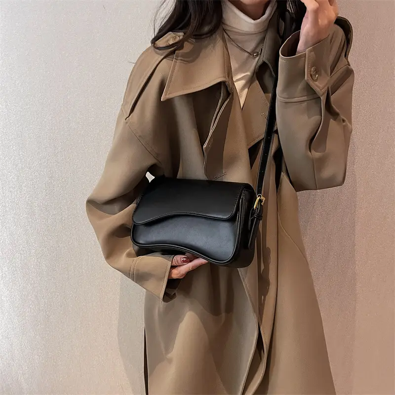 Red Magnetic Buckle Shoulder Bag for Women — feature 3