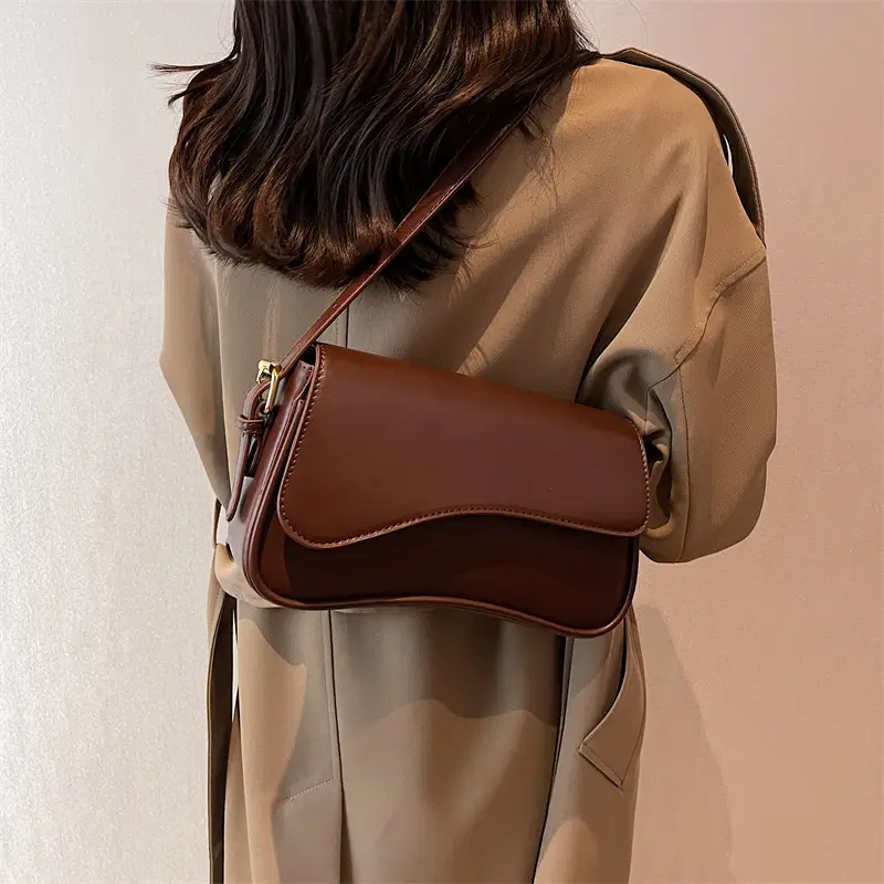 Red Magnetic Buckle Shoulder Bag for Women — feature 4