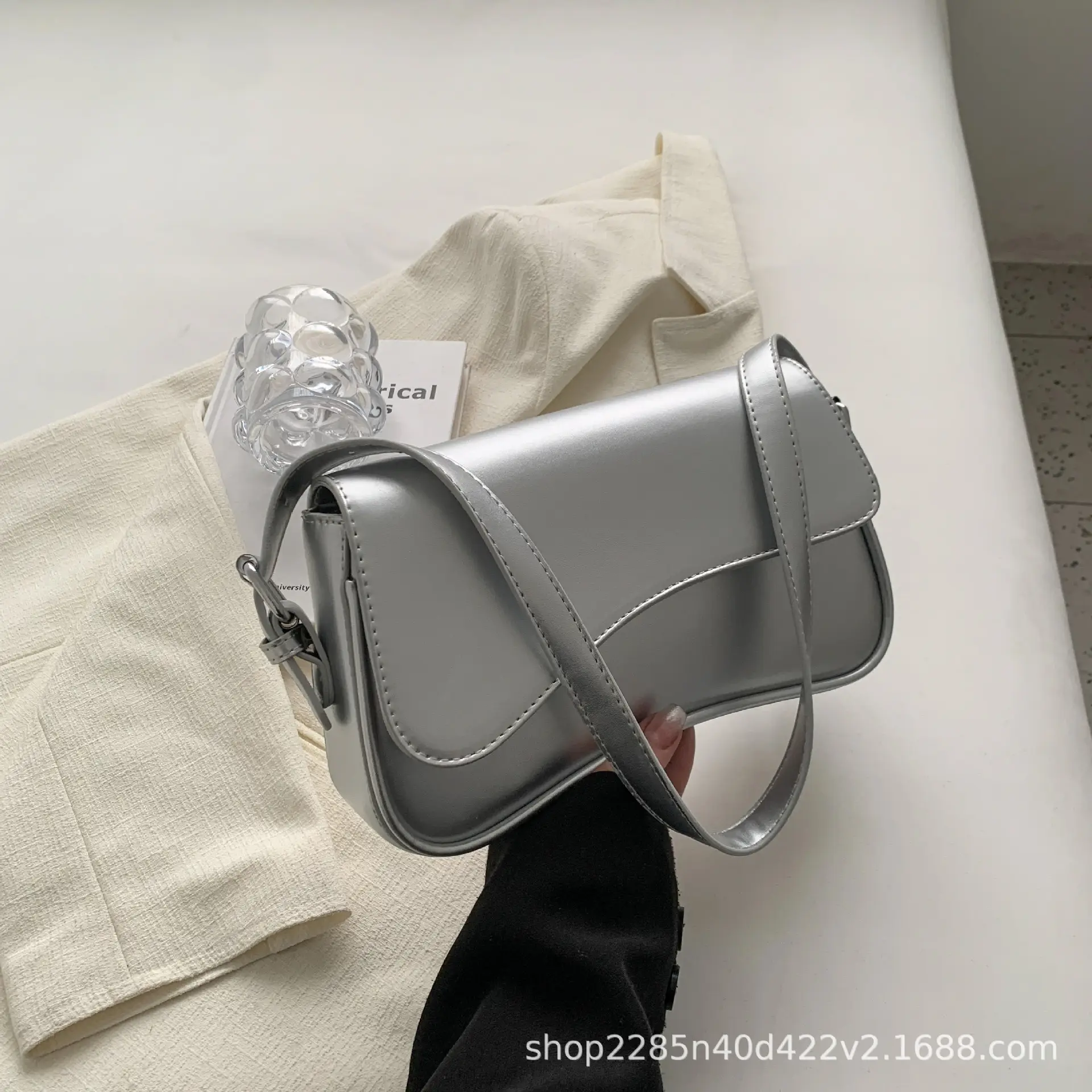 Red Magnetic Buckle Shoulder Bag for Women